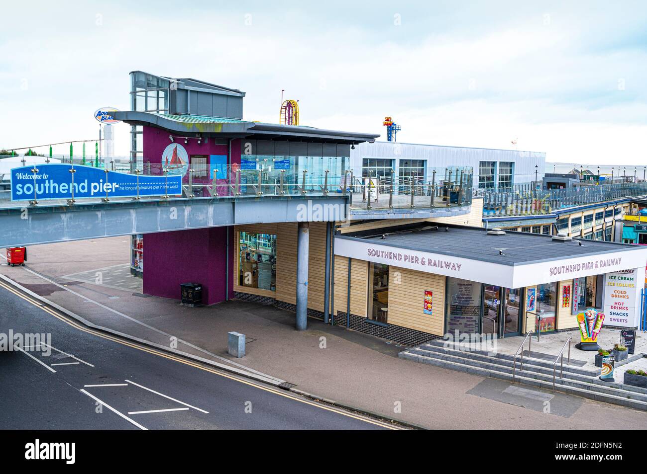 Entrance to Southend on sea pier and railway Stock Photo Alamy