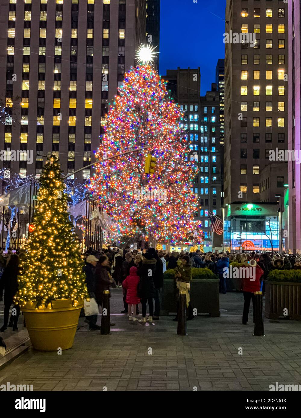 Lego Christmas Tree holiday window display in Rockefeller …