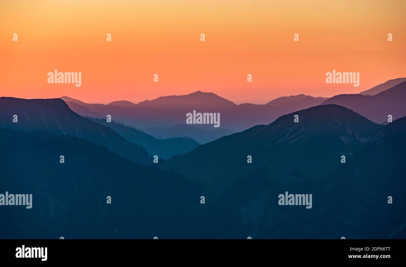 Silhouette mountain hi-res stock photography and images - Alamy