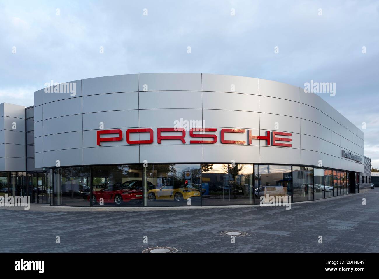 Porsche centre germany hi-res stock photography and images - Page 3 - Alamy