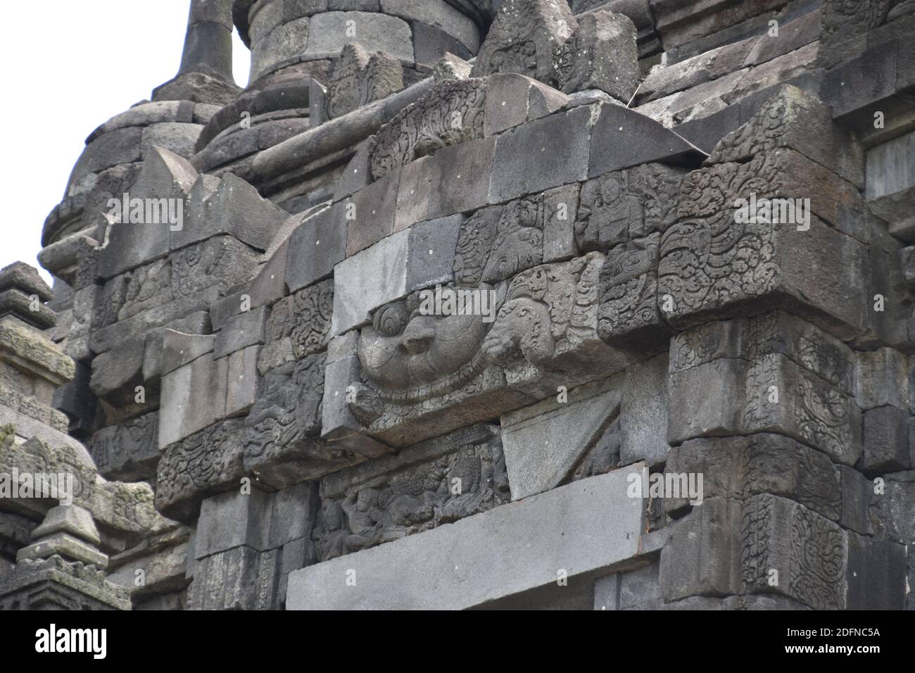kala relief at above the main temple's entrance of the Sojiwan Temple ...