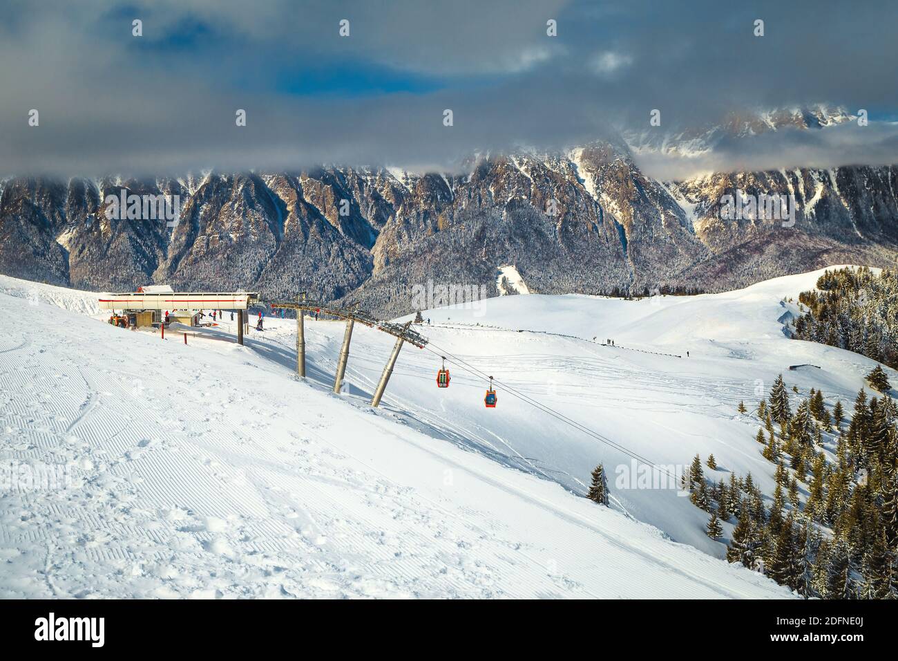 Amazing winter recreation destination, breathtaking alpine scenery with mountains, snowy forest and fantastic ski resort in Prahova valley, Azuga, Rom Stock Photo