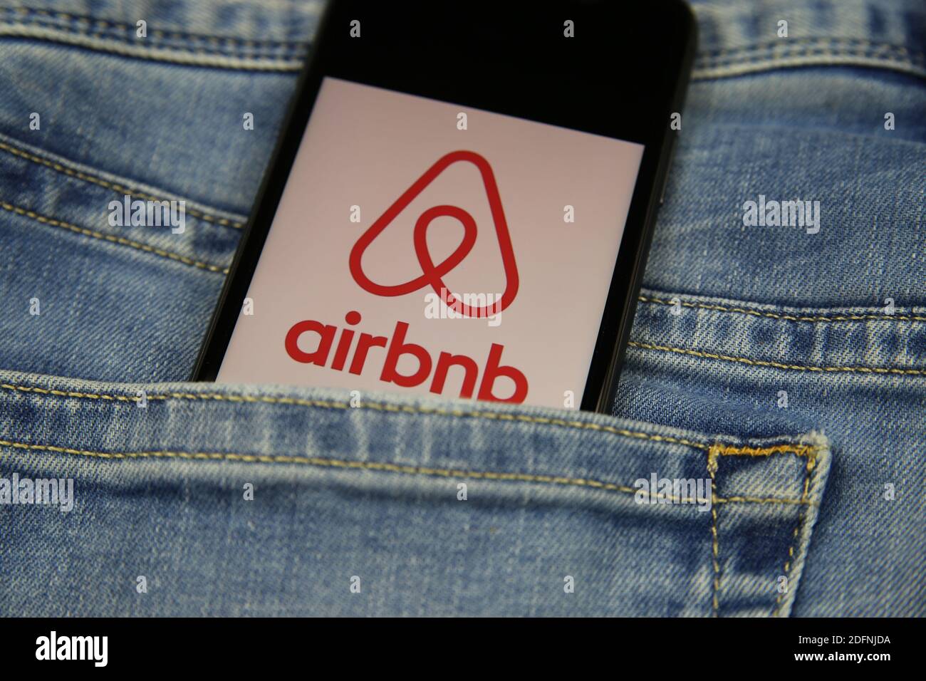 Airbnb logo hires stock photography and images Alamy