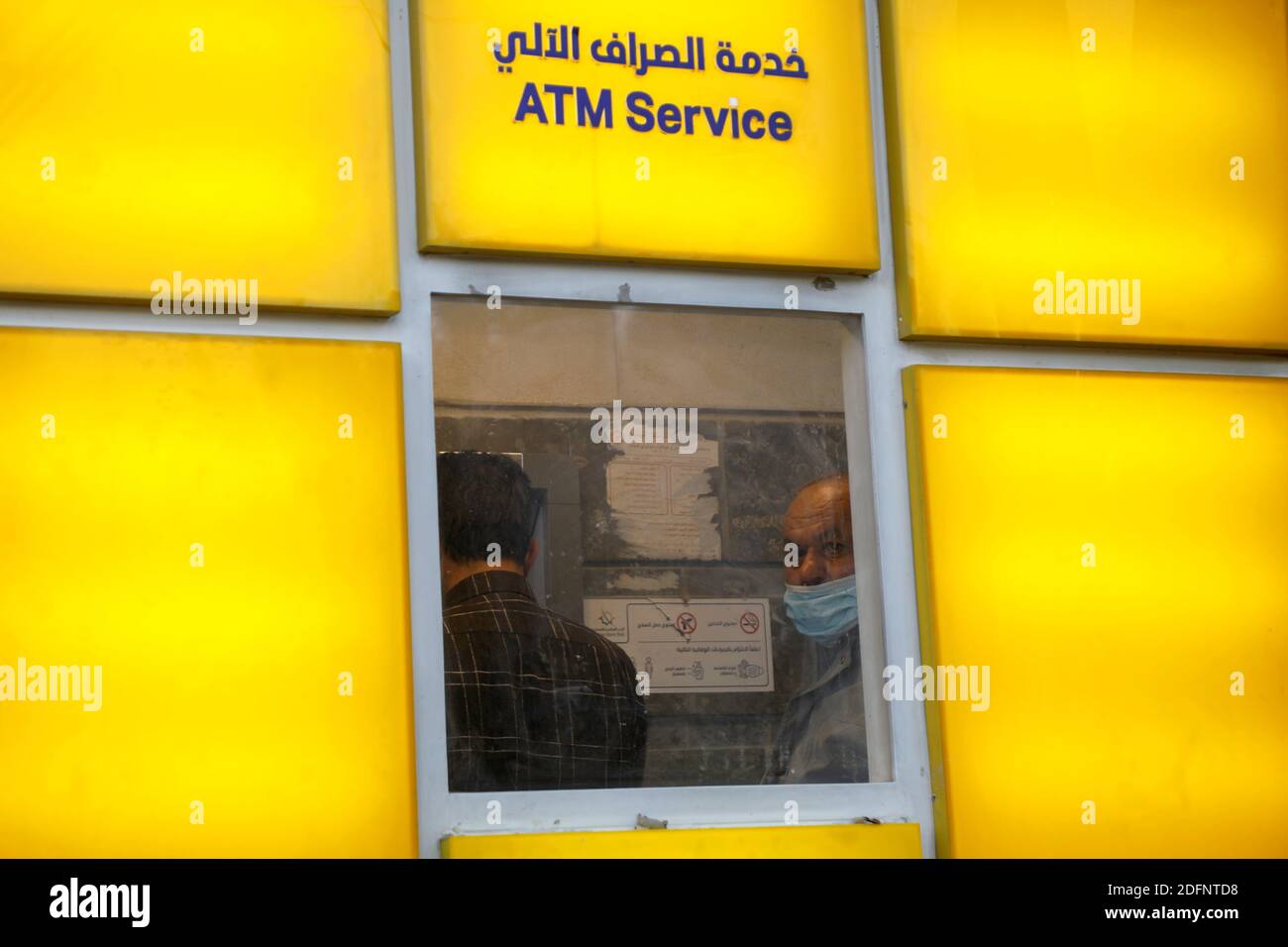Bank teller window hi-res stock photography and images - Page 3 - Alamy