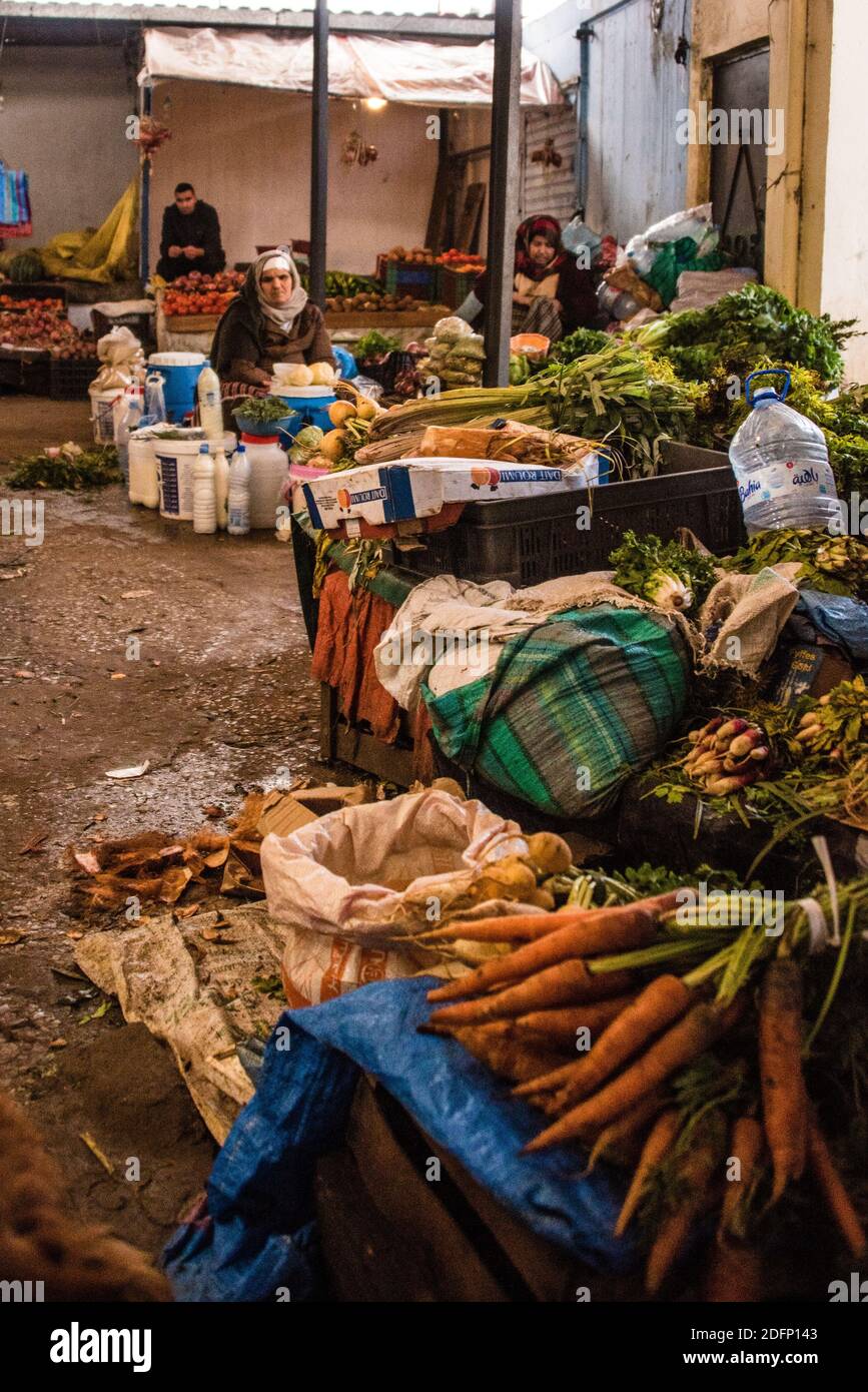 Alisha, Morocco - jan. 2020: local people at the souk market in Alisha Stock Photo