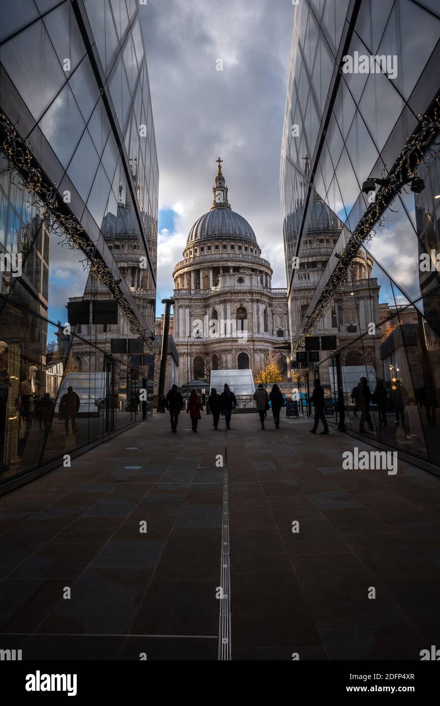 View of St Pauls Cathedral between glass fronted office buildings, London, UK Stock Photo