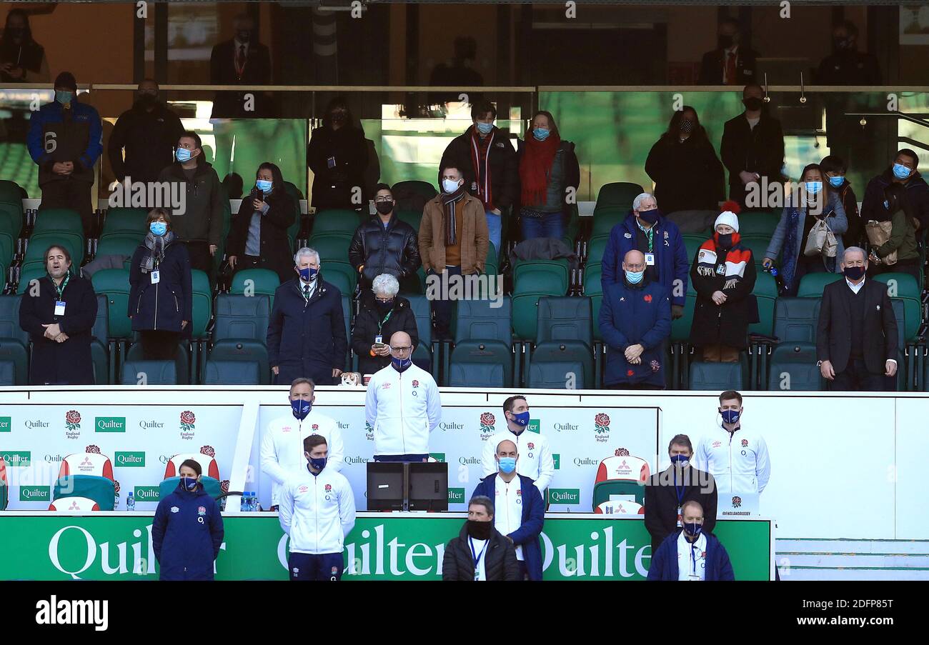https://c8.alamy.com/comp/2DFP85T/nhs-workers-in-the-royal-box-ahead-of-the-autumn-nations-cup-match-at-twickenham-stadium-london-2DFP85T.jpg