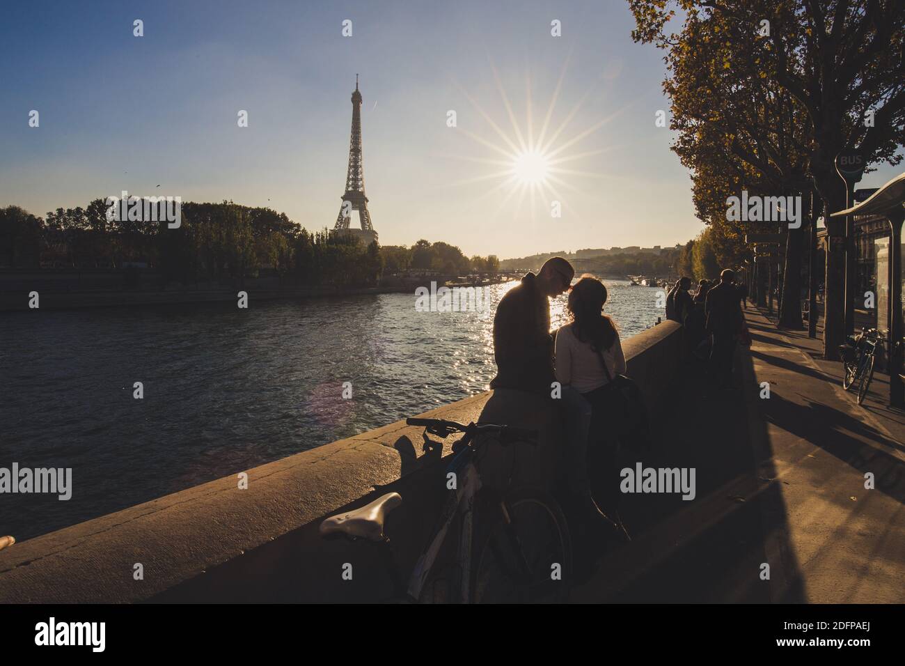 couple kissing in Paris Stock Photo