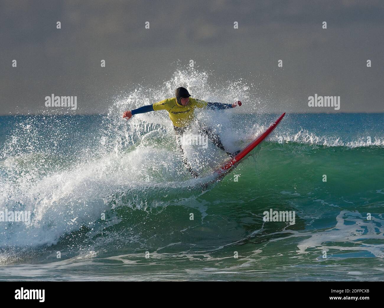 Newquay,Cornwall, 6th December 2020. UK weather, The Jet stream moves to give warm sunshine at the Lightning Bolt Single Fin shoot out surfing competition at Little Fistral beach, Collectors and enthusiasts brought vintage classic single fin Gerry Lopez surfboards to surf in Cornwall. Credit: Robert Taylor/Alamy Live News” Stock Photo