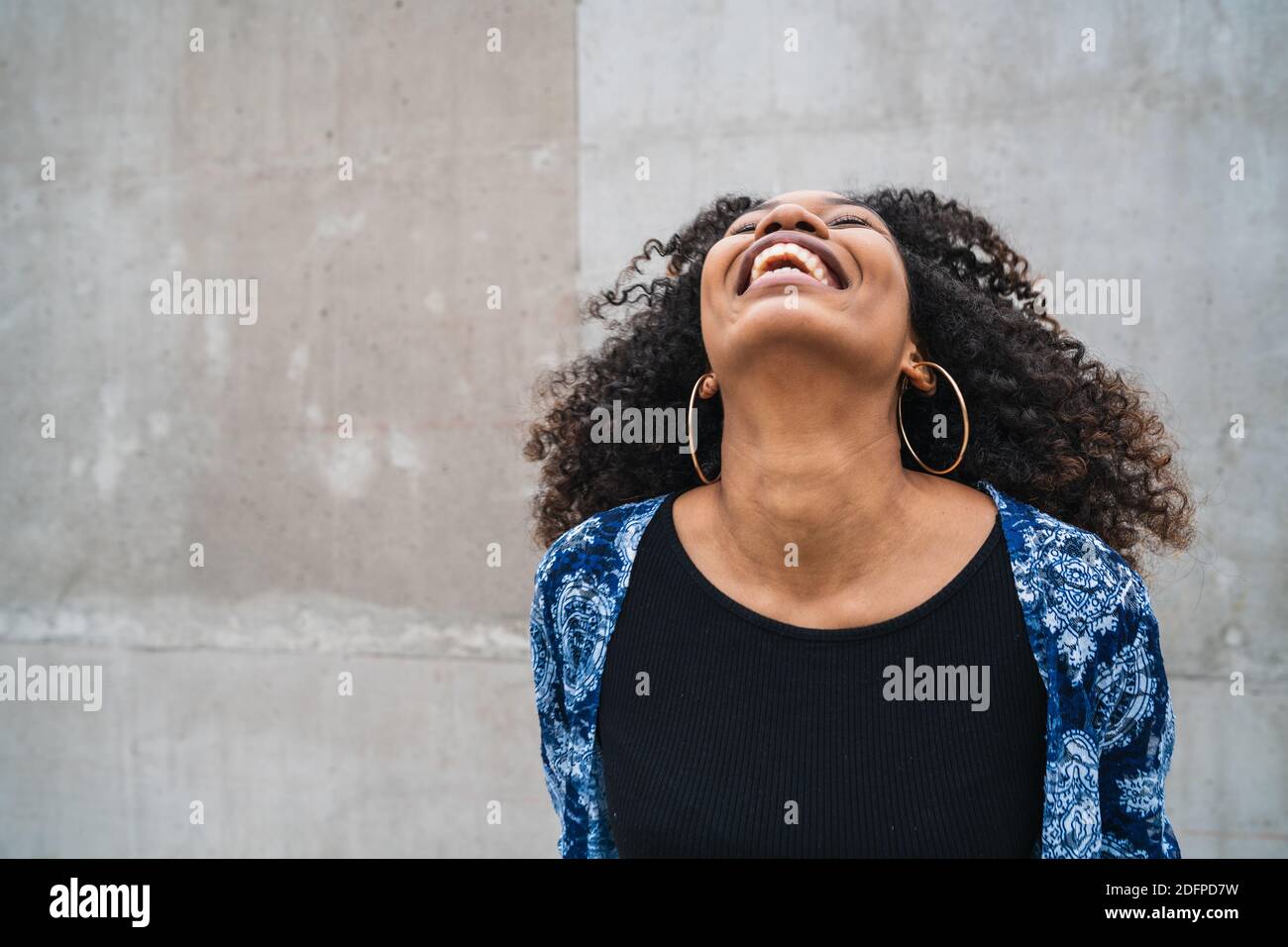 Woman afro hair laughing hi-res stock photography and images - Alamy