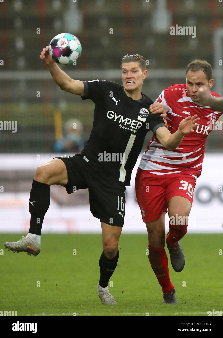 06 December 2020, Bavaria, Würzburg: Football: 2nd Bundesliga, Würzburger Kickers - SV Sandhausen, 10th matchday, in the Flyeralarm Arena. The Würzburger Ewerton (r) fights for the ball with Kevin Behrens from Sandhausen. Photo: Daniel Karmann/dpa - IMPORTANT NOTE: In accordance with the regulations of the DFL Deutsche Fußball Liga and the DFB Deutscher Fußball-Bund, it is prohibited to exploit or have exploited in the stadium and/or from the game taken photographs in the form of sequence images and/or video-like photo series. Stock Photo