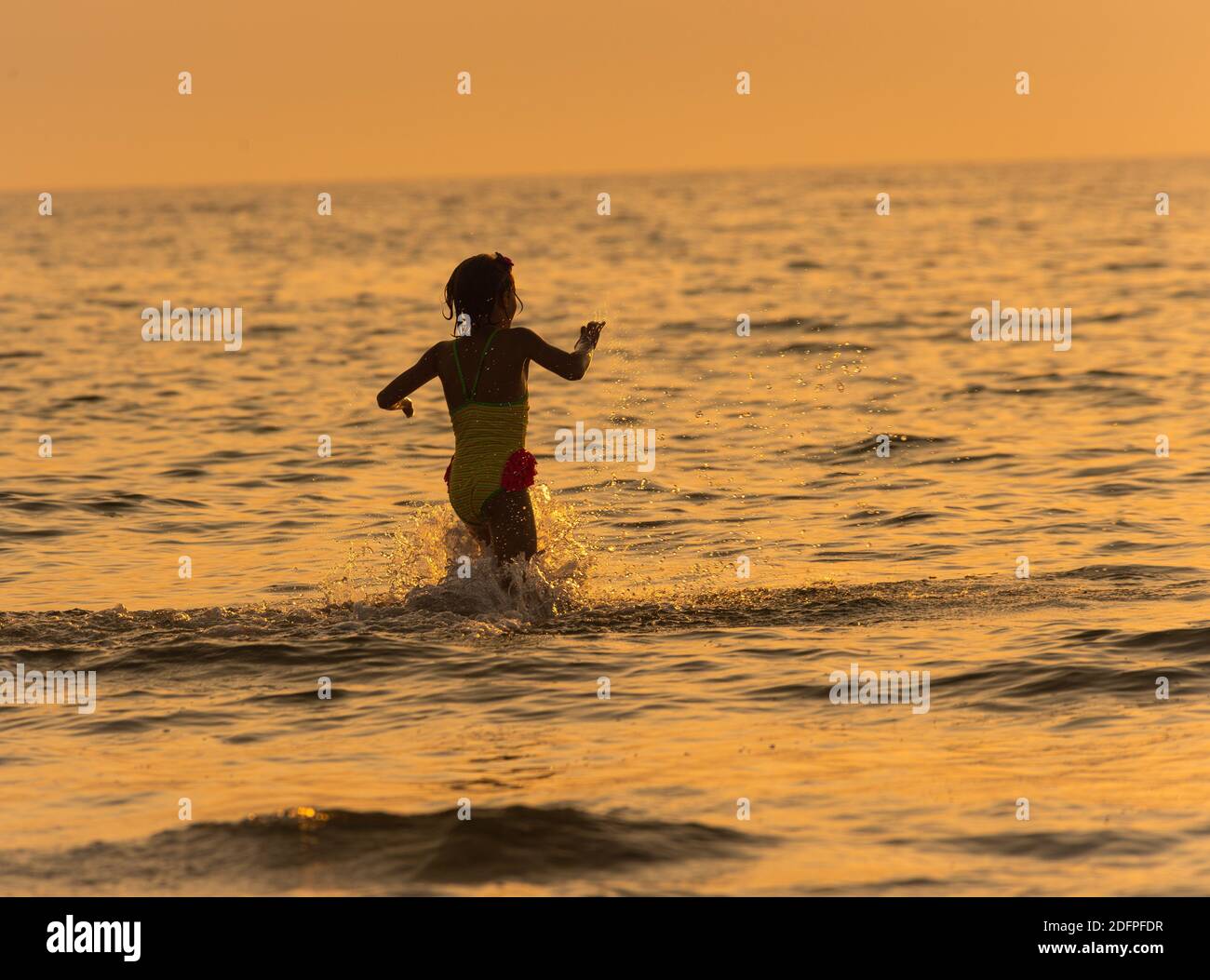 Splashing the sea water hi-res stock photography and images - Alamy