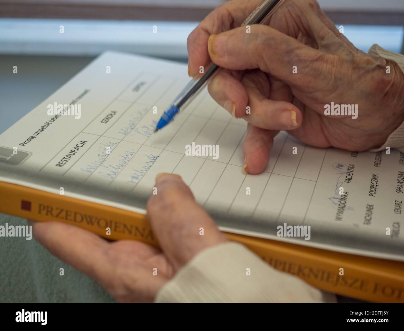 Memory writing dementia hi-res stock photography and images - Alamy