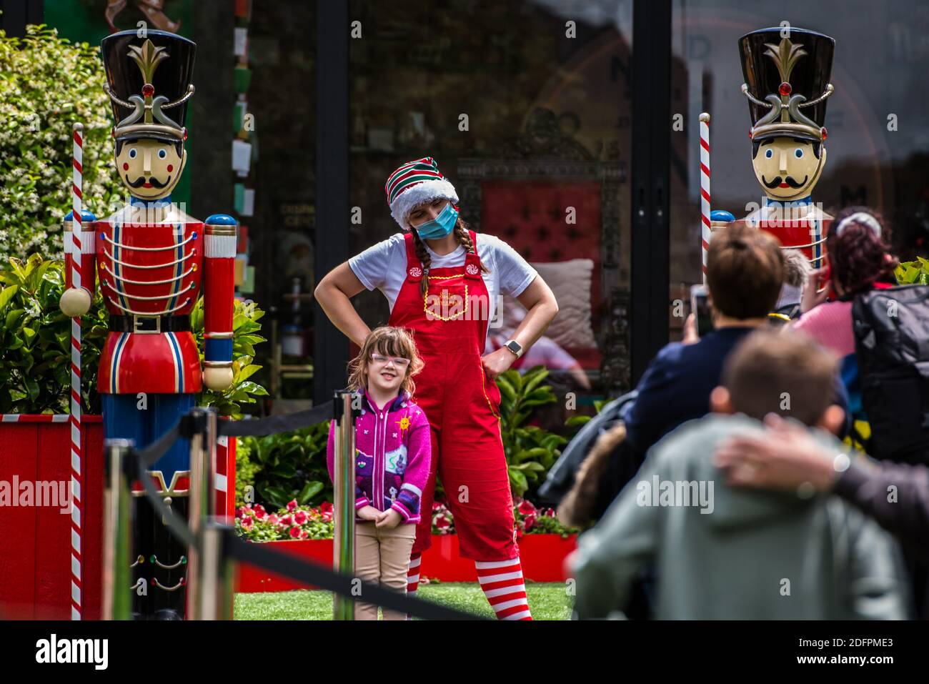 Melbourne, Victoria, Australia. 29th Nov, 2020. People seen lining up to take photos with Santa