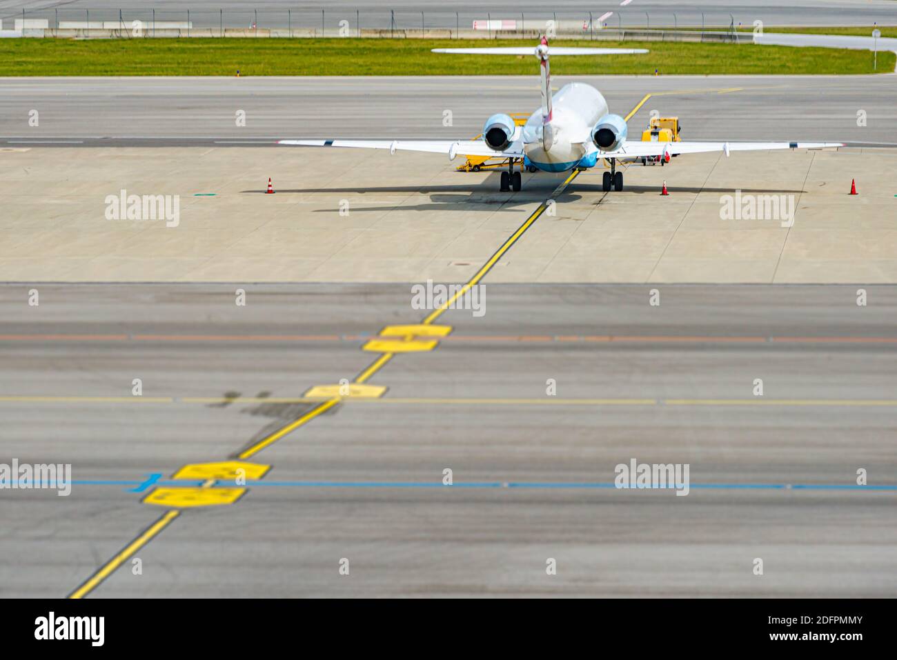 Passanger jet hi-res stock photography and images - Alamy