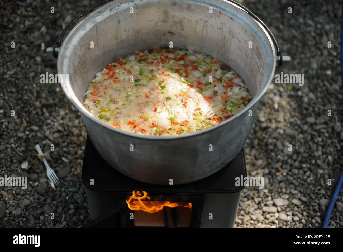 https://c8.alamy.com/comp/2DFPN0E/shallow-depth-of-field-selective-focus-image-with-a-traditional-danube-delta-fish-soup-in-a-big-iron-cast-cauldron-2DFPN0E.jpg
