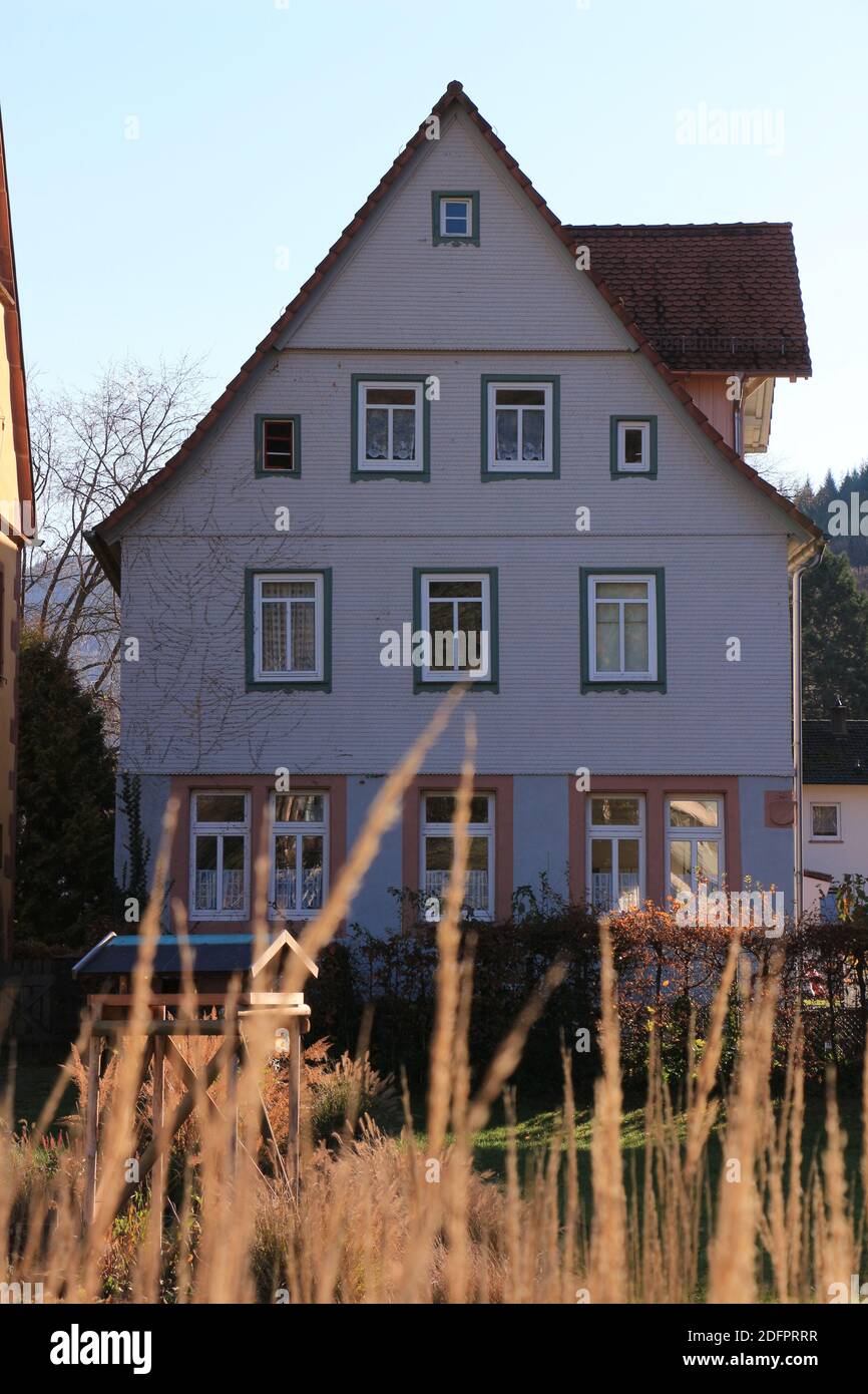 Historisches Gebäude im Zentrum von Bad Herrenalb im Schwarzwald Stock  Photo - Alamy