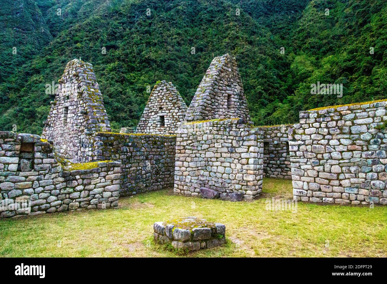 Ancient Inca ruin of Winay Wayna along the Inca Trail to Machu Picchu, Sacred Valley, Peru Stock Photo