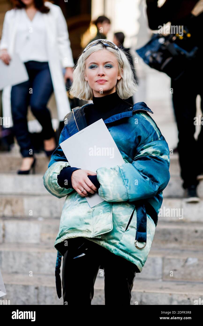 Street style, Zara Larsson arriving at Stella McCartney spring summer 2019  ready-to-wear show, held at Palais Garnier, in Paris, France, on October 1,  2018. Photo by Marie-Paola Bertrand-Hillion/ABACAPRESS.COM Stock Photo -  Alamy