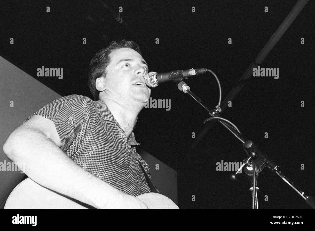 Martin Phillips and The Chills performing at the Bowen West Theatre, Bedford, 3rd March 1990. Stock Photo
