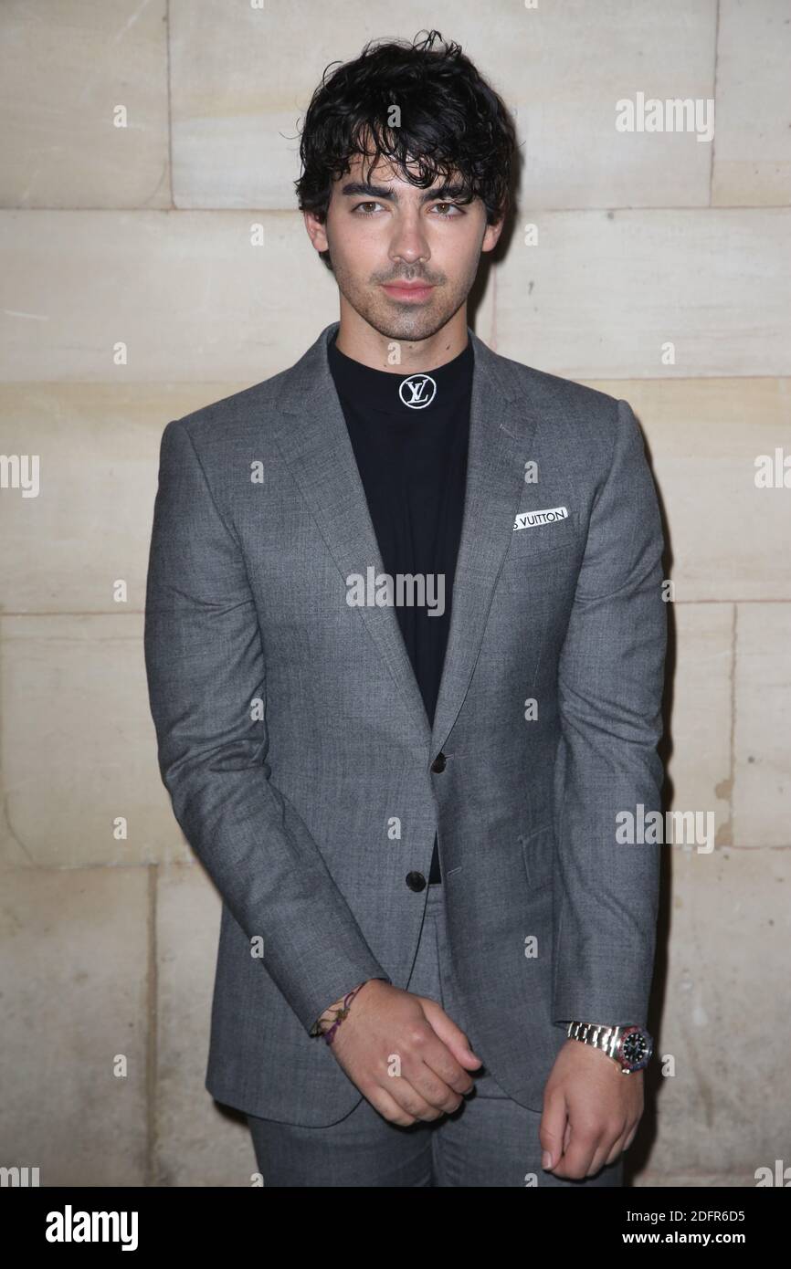 Photo : Joe Jonas au défilé de mode Louis Vuitton homme automne