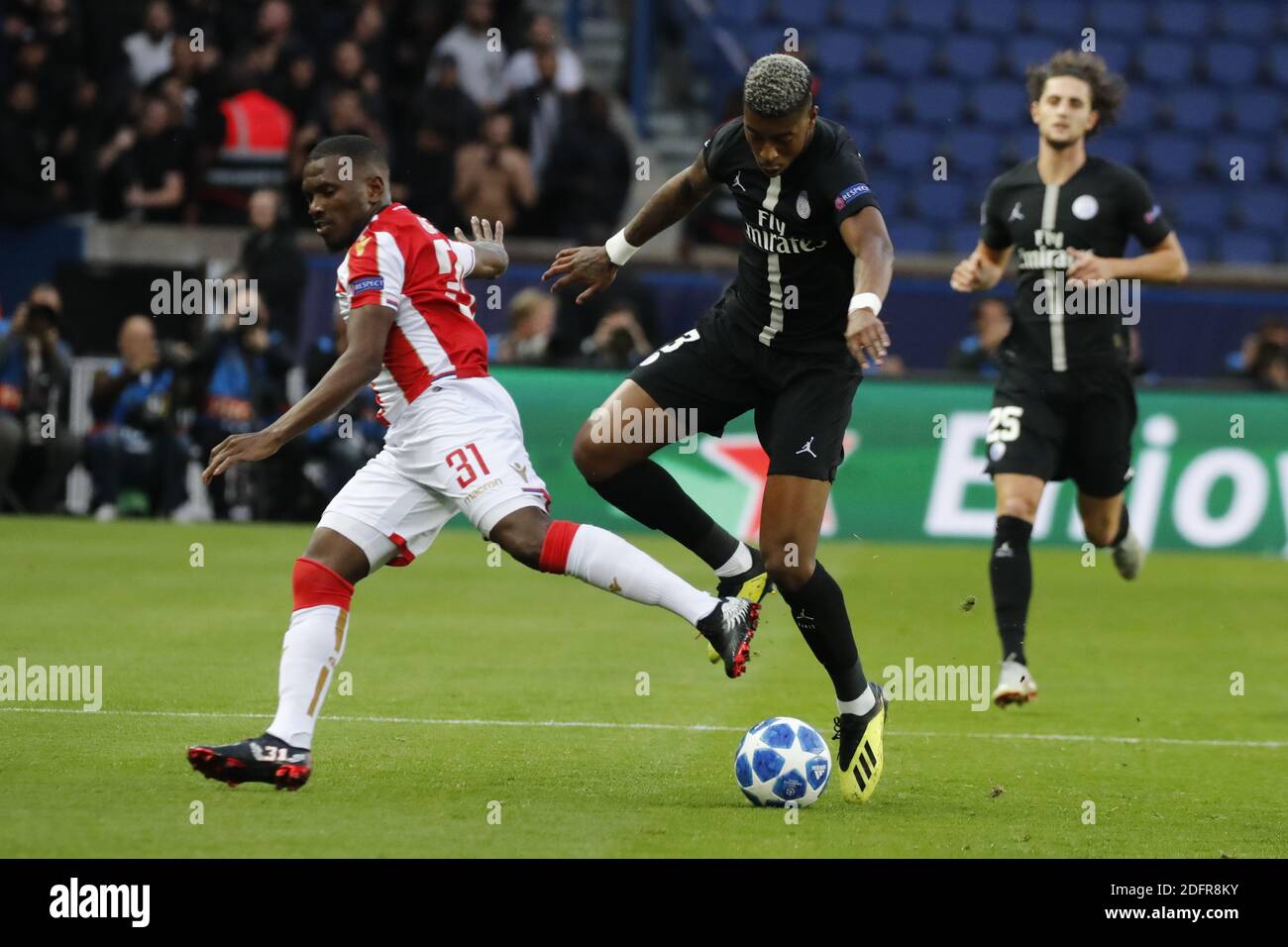 Belgrade, Serbia. 18th Sep, 2018. Crvena Zvezda's El Fardou Ben Nabouhane  (R) vies with Napoli's Raul Albiol during a UEFA Champions League group C  match between Crvena Zvezda and Napoli in Belgrade