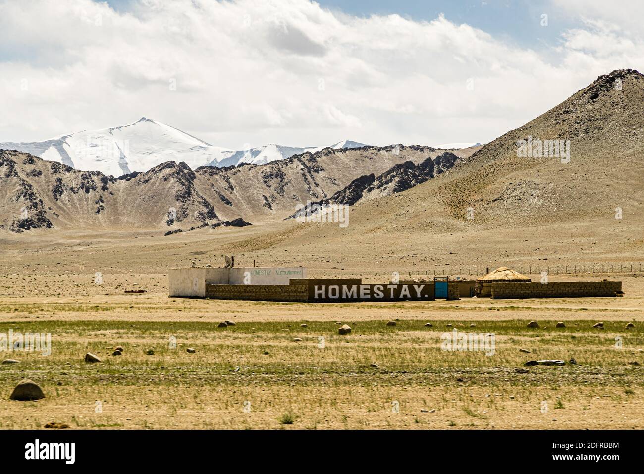 Border fence between China and Tajikistan, Karakul, Tajikistan Stock Photo