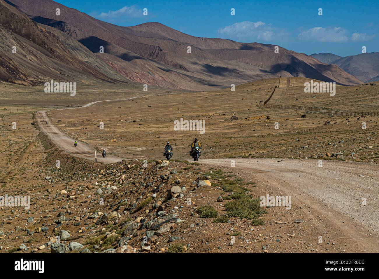 Border fence between China and Tajikistan, Murghob District, Tajikistan Stock Photo
