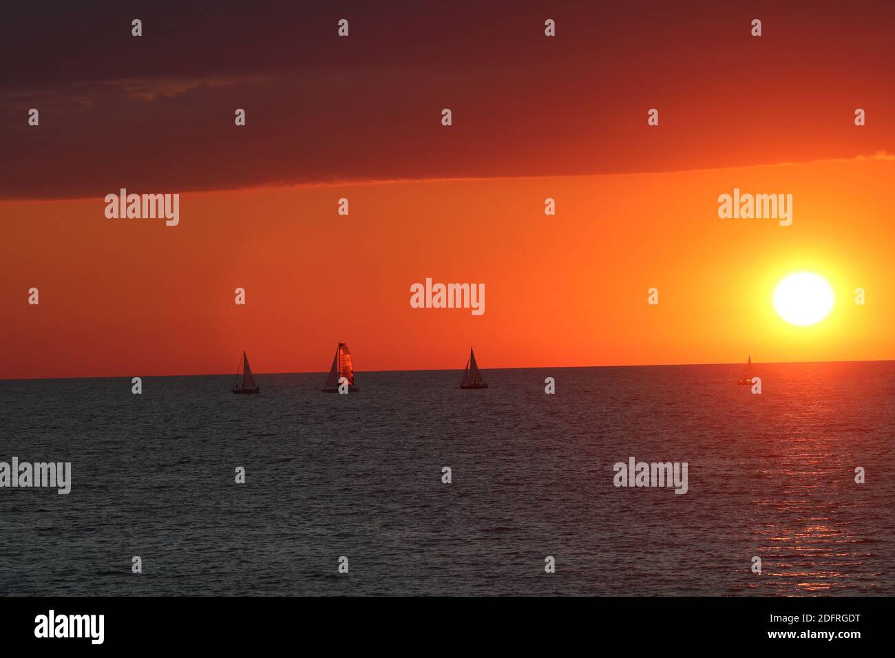 Sunset sailboats hi-res stock photography and images - Alamy