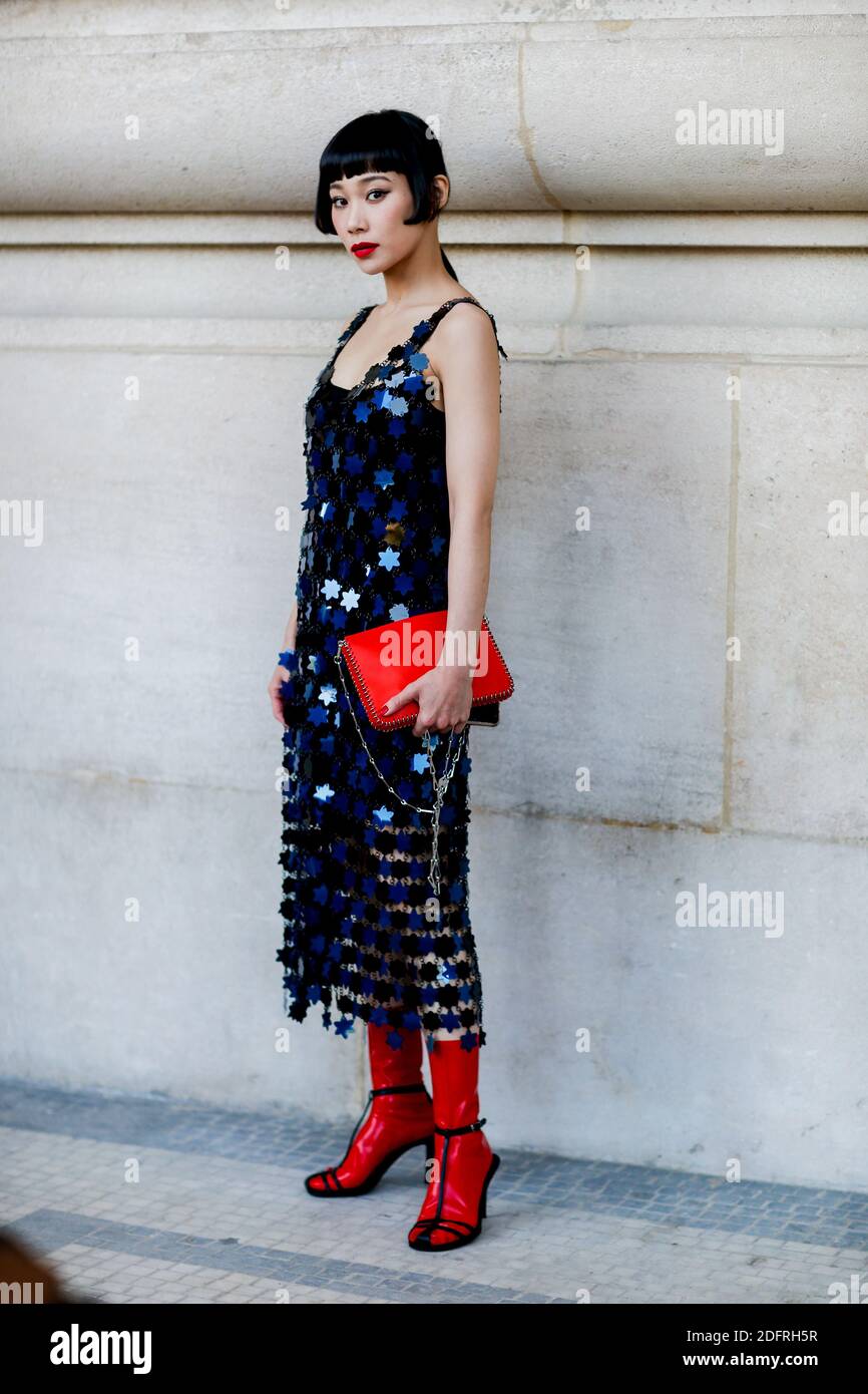 Street style, Mademoiselle Yulia arriving at Paco Rabanne spring summer