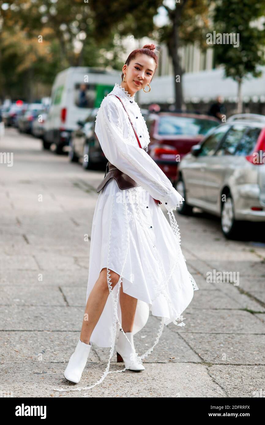 Blanc robe hi-res stock photography and images - Page 5 - Alamy