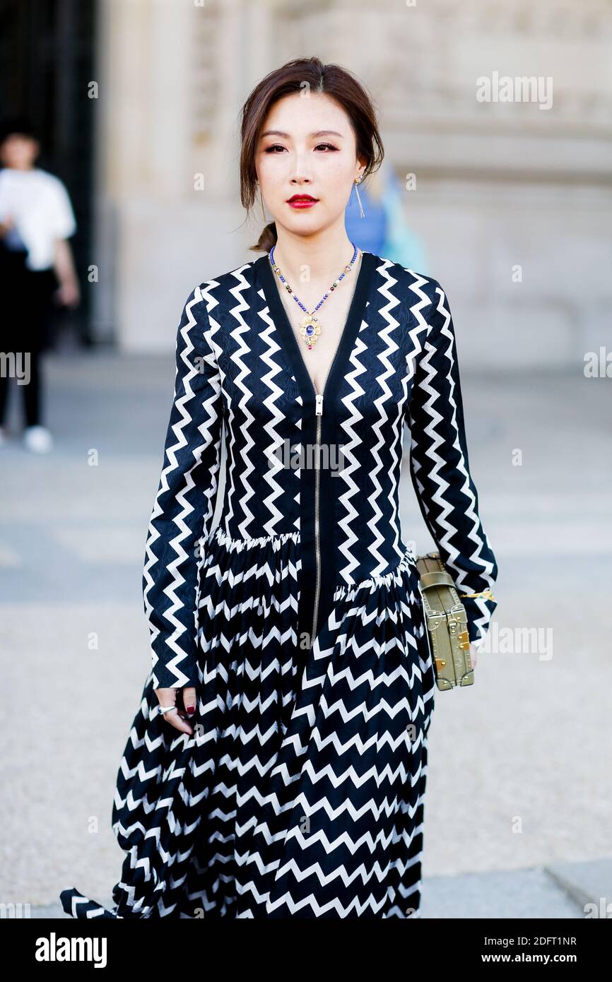Street style, Joyee Zhao arriving at Elie Saab spring summer 2019  ready-to-wear show, held at Grand Palais, in Paris, France, on September  29th, 2018. Photo by Marie-Paola Bertrand-Hillion/ABACAPRESS.COM Stock  Photo - Alamy