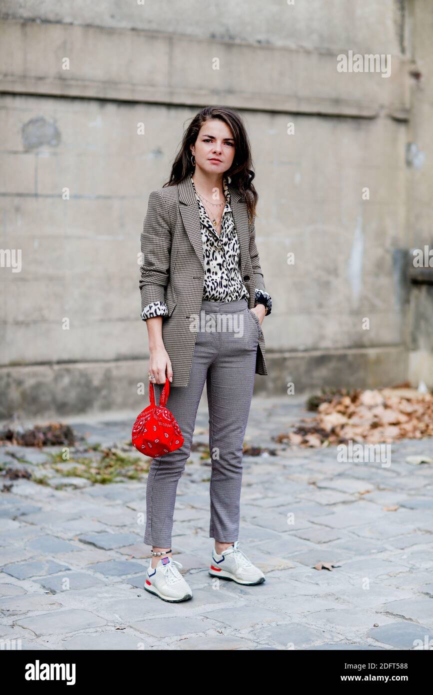 Street style, Olivia Palermo arriving at Valentino spring summer 2019  ready-to-wear show, held at Invalides, in Paris, France, on September 30th,  2018. Photo by Marie-Paola Bertrand-Hillion/ABACAPRESS.COM Stock Photo -  Alamy