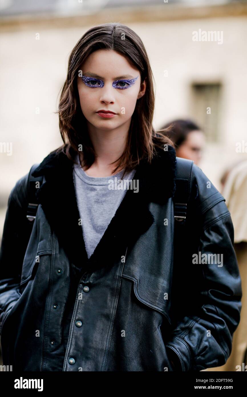 Street style, model Jordan Mcewen after Valentino spring summer 2019  ready-to-wear show, held at Invalides, in Paris, France, on September 30th,  2018. Photo by Marie-Paola Bertrand-Hillion/ABACAPRESS.COM Stock Photo -  Alamy