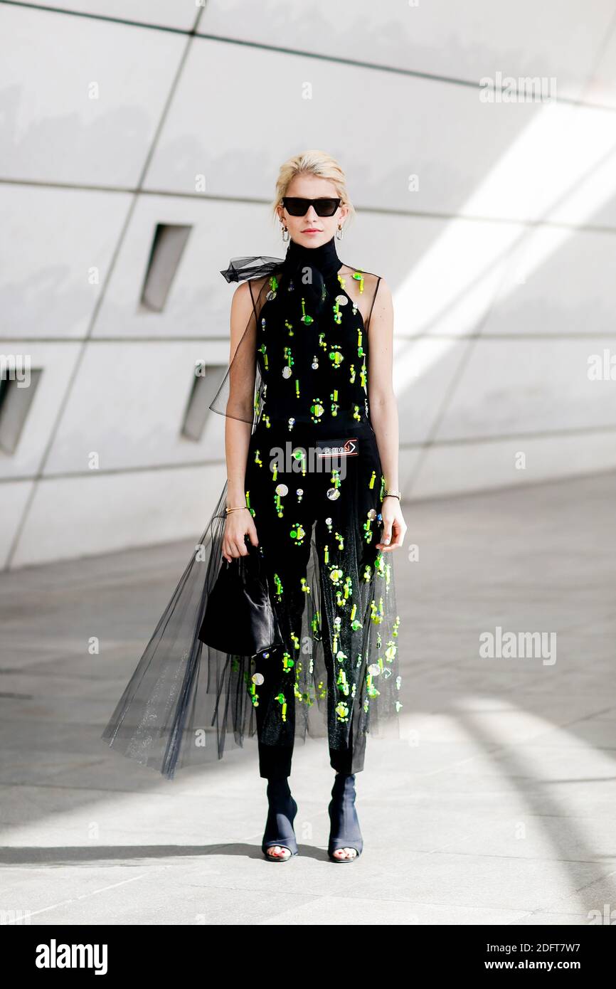 Street style, Caroline Daur arriving at Giambattista Valli spring