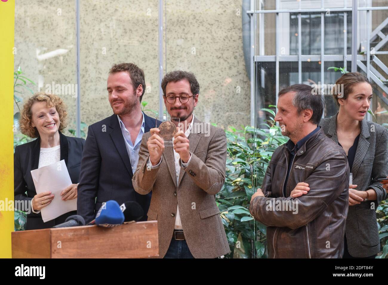 Albert Londres Audio Visual Award winner Christophe Barreyre (center