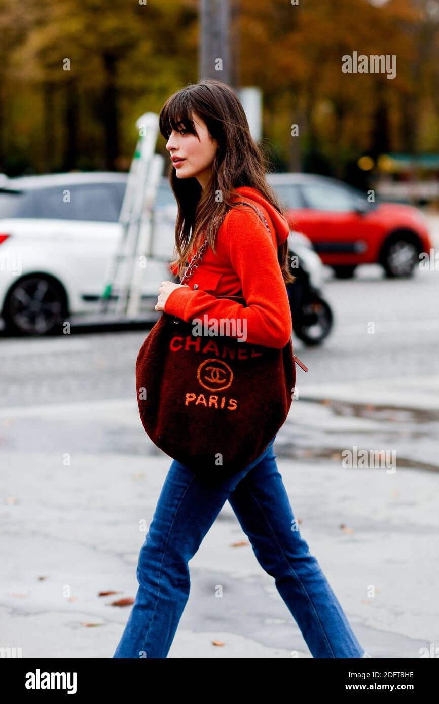 Street style, Louise Follain arriving at Louis Vuitton Spring Summer 2021  show, held at La Samaritaine, Paris, France, on October 6, 2020. Photo by  Marie-Paola Bertrand-Hillion/ABACAPRESS.COM Stock Photo - Alamy
