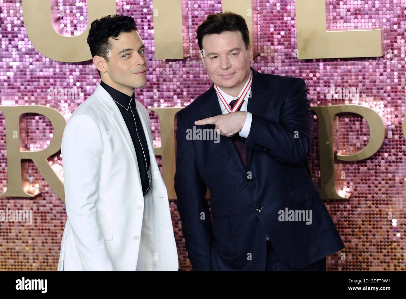 Rami Malek and Mike Myers attending the Bohemian Rhapsody world(02)