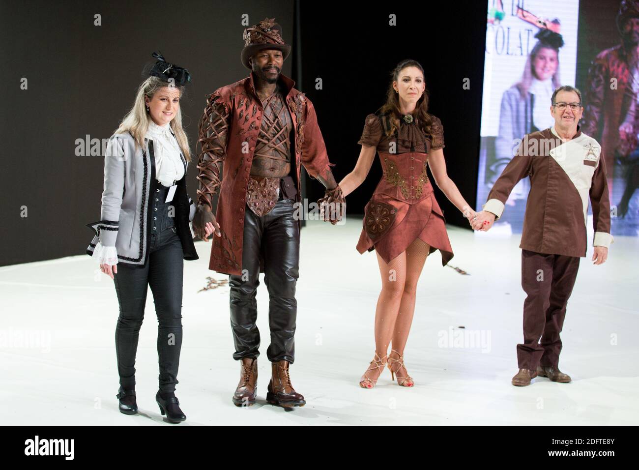 Djibril Cisse et Silvia Notargiacomo defile dans une robe et tenue cree