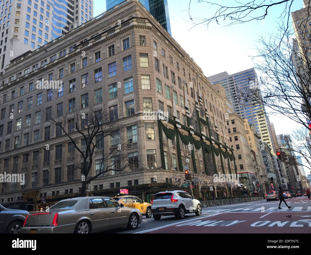 Sacks fifth avenue hi-res stock photography and images - Alamy