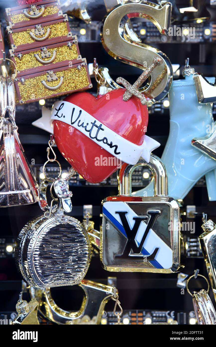 Louis Vuitton Christmas Tree Ornaments - 2018 Holiday Window Display