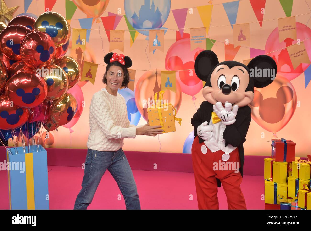 Page 8 Disneyland Paris Christmas High Resolution Stock Photography And Images Alamy
