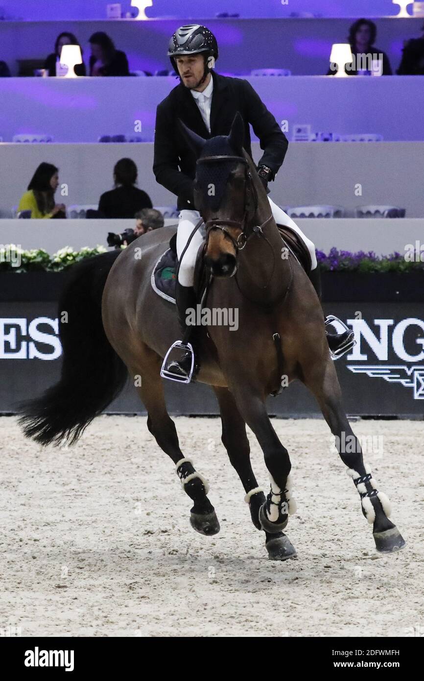 Guillaume Canet riding