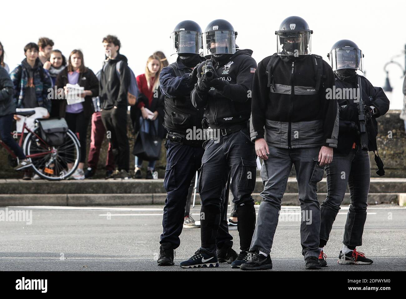 Riot police take position hi-res stock photography and images - Alamy