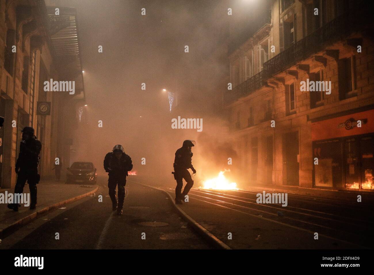 The demonstration of the Yellow Vests (Gilets Jaunes) ends with violent  clashes between police and protesters. Fires, looting and degrading took  place in several streets of the western France city of Bordeaux