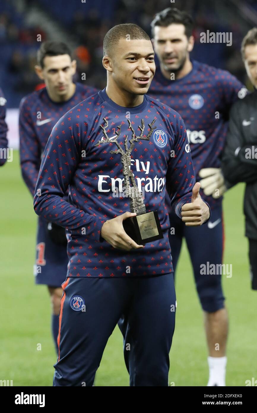 PSG's Kylian Mbappe presenting his 'Kopa Trophy' for 2018 before the French First League soccer match, PSG vs Nantes in Parc des Princes, France, on December 22nd, 2018. PSG won 1-0. Photo by Henri Szwarc/ABACAPRESS.COM Stock Photo