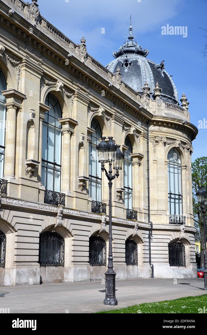 Exterior of Petit Palais Paris Stock Photo - Alamy