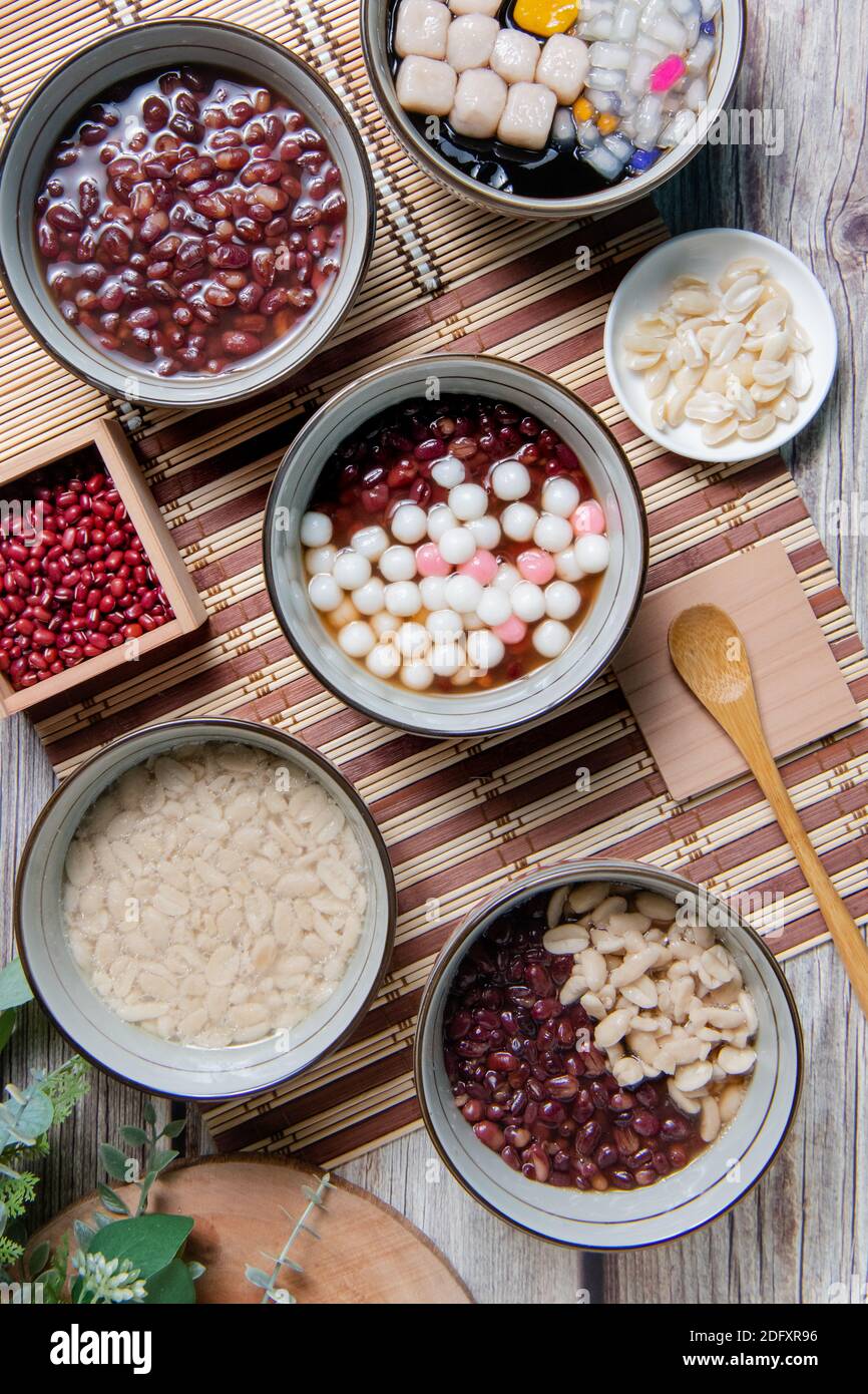 Chinese glutinous rice balls ,Chinese are eaten during (Yuanxiao) served as  a dessert on a Lantern Festival ,Chinese wedding day and Winter Solstice F  Stock Photo - Alamy, image size:866x1390