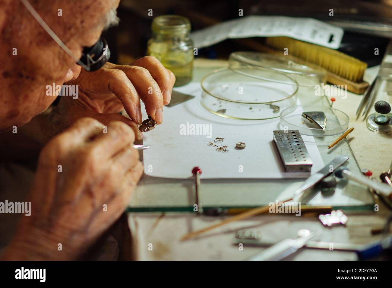 watch fixing shop