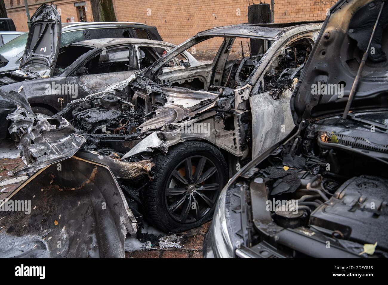 Berlin, Germany. 07th Dec, 2020. Burnt out cars are parked in the Knaackstraße. Not far from the Kulturbrauerei, six vehicles were on fire during the night. Vehicles also burned in Reinickendorf, Charlottenburg. An expert commissioner of the Berlin police has taken over the investigation. Credit: Paul Zinken/dpa/Alamy Live News Stock Photo
